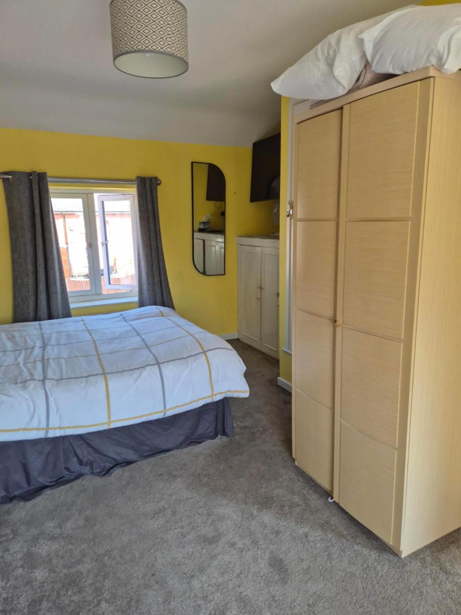 Accomadation Рексем Экстерьер фото