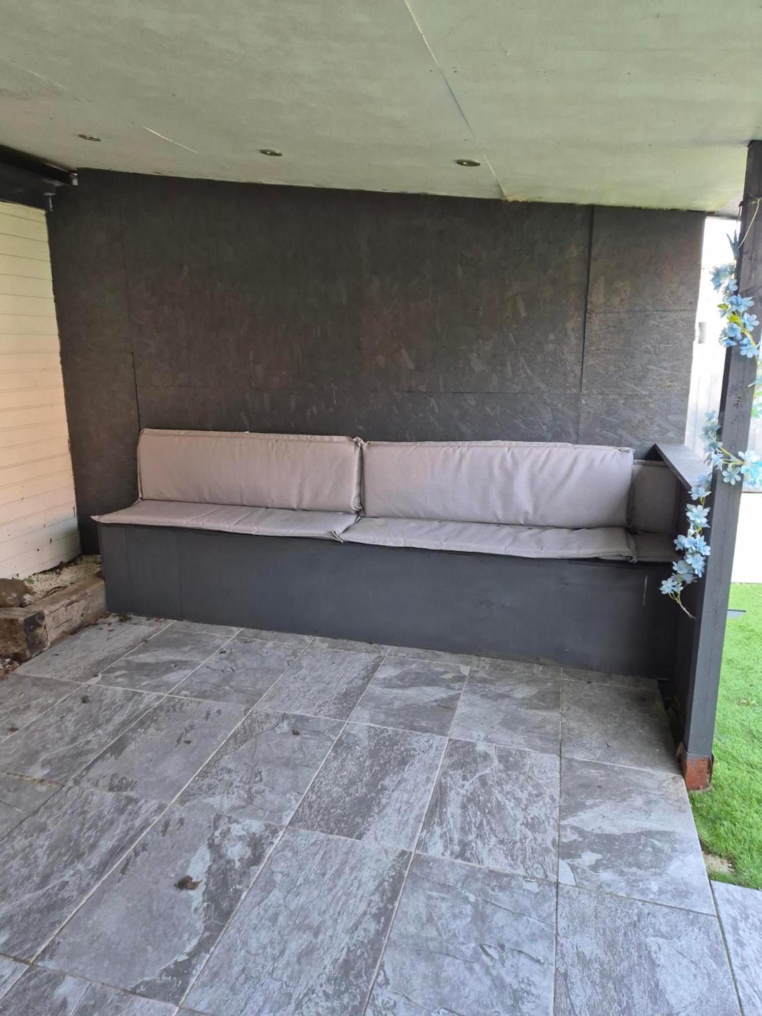 Accomadation Рексем Экстерьер фото