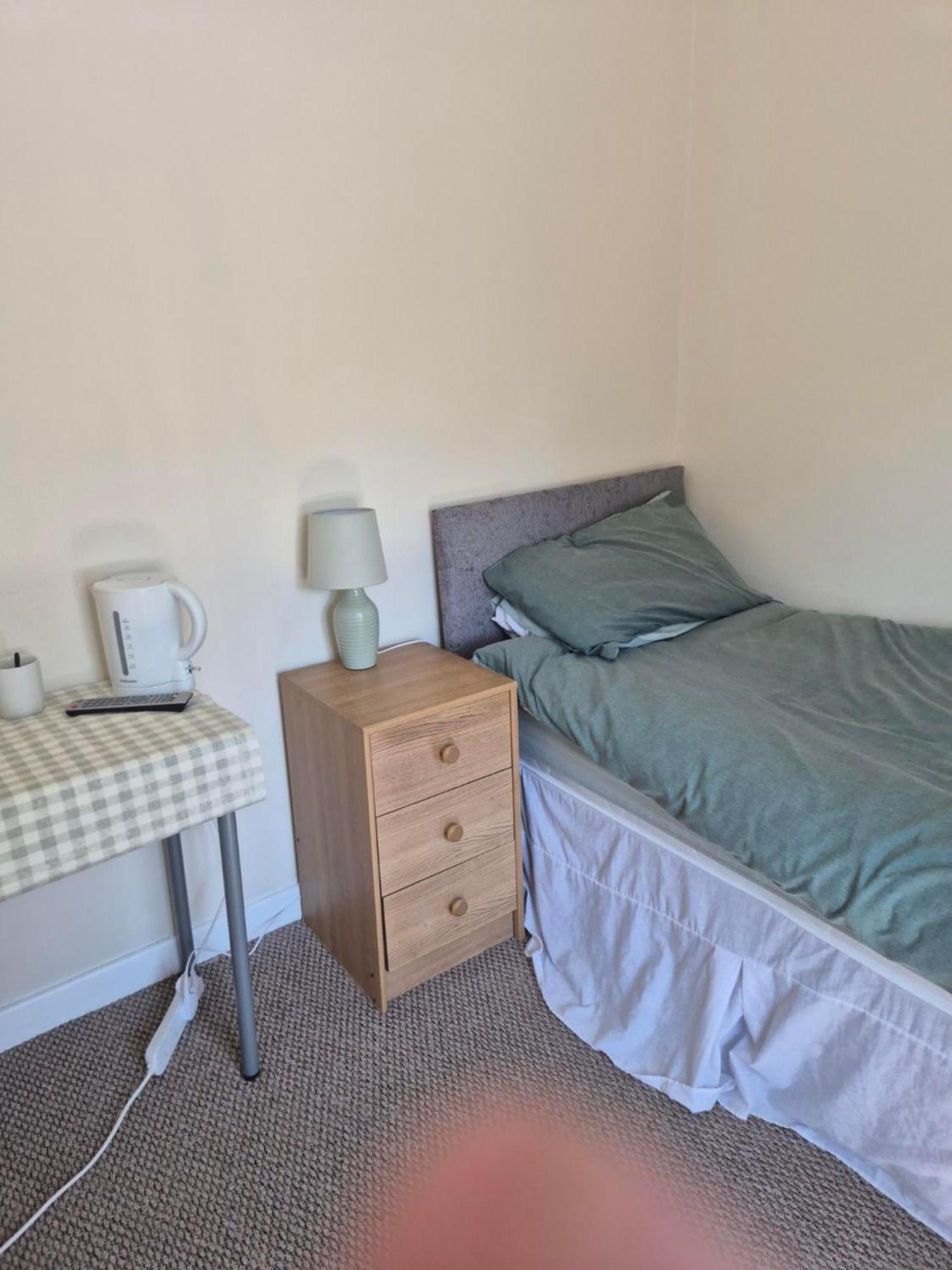 Accomadation Рексем Экстерьер фото